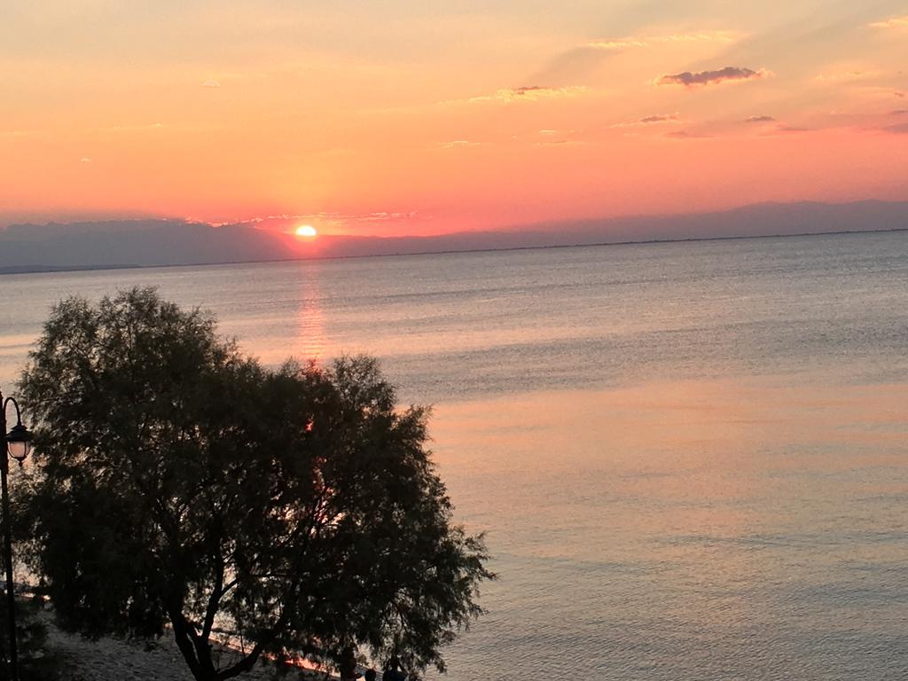 Metaxa Seafront Apartment Peraía Dış mekan fotoğraf